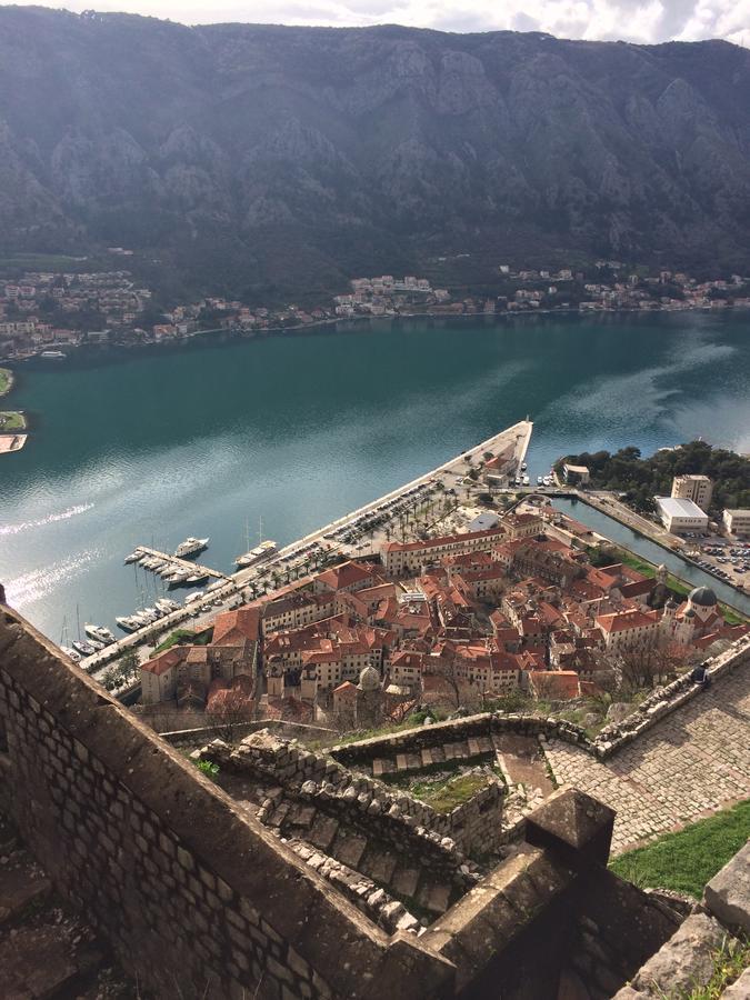 Chic & Stylish With Seaview-Terrace - Kotor Indah Lägenhet Exteriör bild